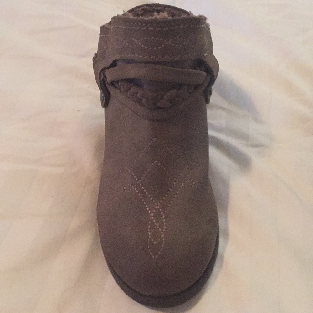 NWOT Not Rated Slip On Booties - Picture 3 of 4
